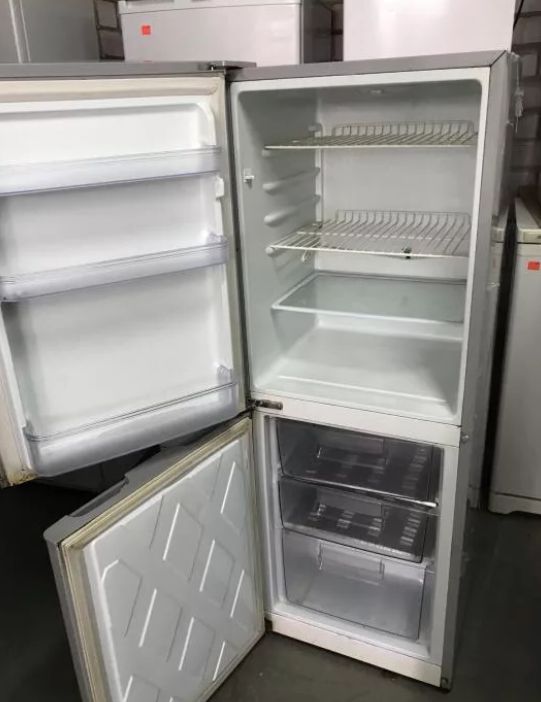 Холодильник Elenberg на ремонте